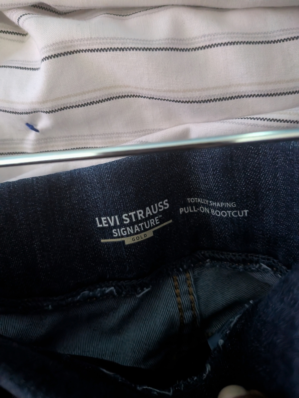 Levi's Signature Gold Women's  Pull-On Bootcut Jeans - Dark Indigo